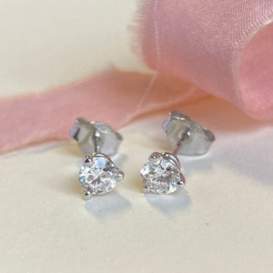 0.66ct white gold diamond stud earrings