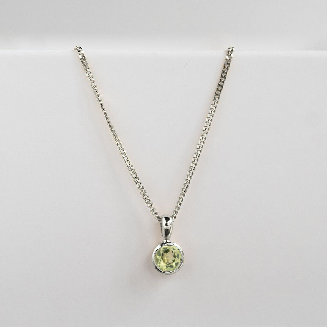 9ct Birthstone - August (Peridot) - Available in Yellow, Rose or White Gold