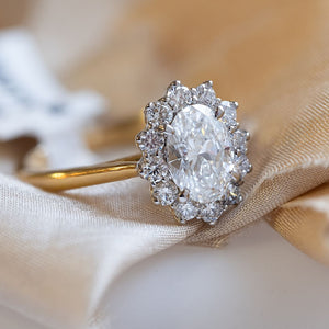 Oval diamond, diamond cluster ring
