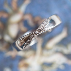 18ct White Gold Twist Design Diamond Ring