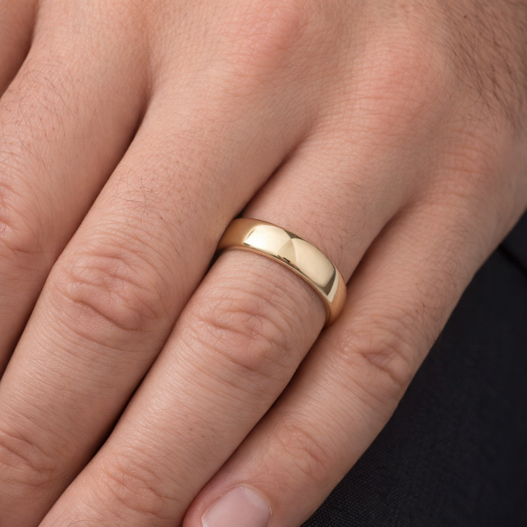 Gold 5mm wedding ring on a man’s hand