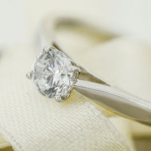 White gold soliatire diamond engagement ring