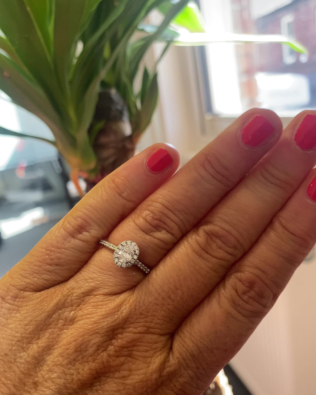 Diamond halo engagement ring