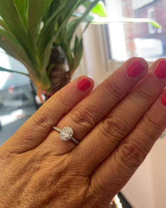 Diamond halo engagement ring