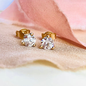 1ct lab grown diamond stud earrings in a 3 claw 9ct gold setting