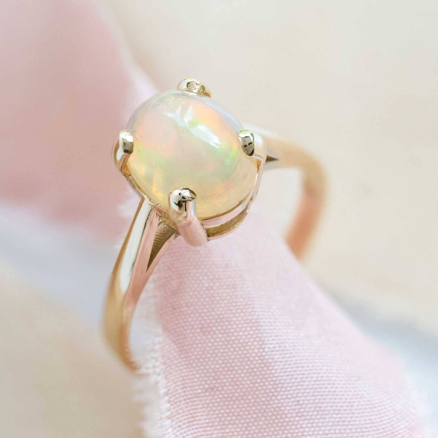 9ct Gold Oval Opal Ring